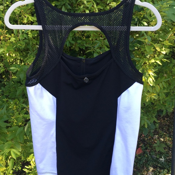 Lorna Jane Tops - Lorna Jane Black workout tank top, black and white